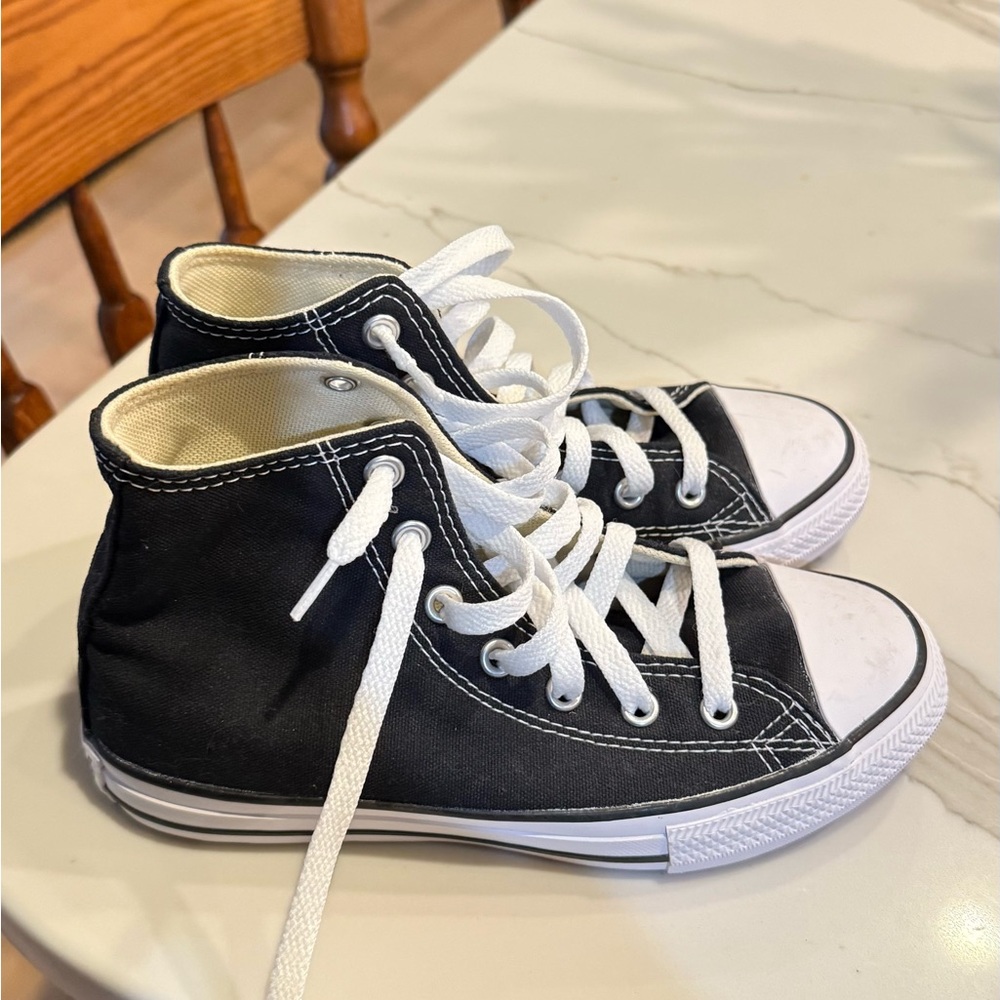Converse Black and White Kids High-Top Sneakers girls size 2